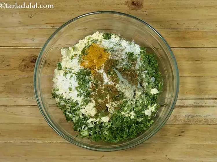 स्टेप 7 – अब इसमें जीरा डालें। आप जीरे को अजवायन के साथ …
