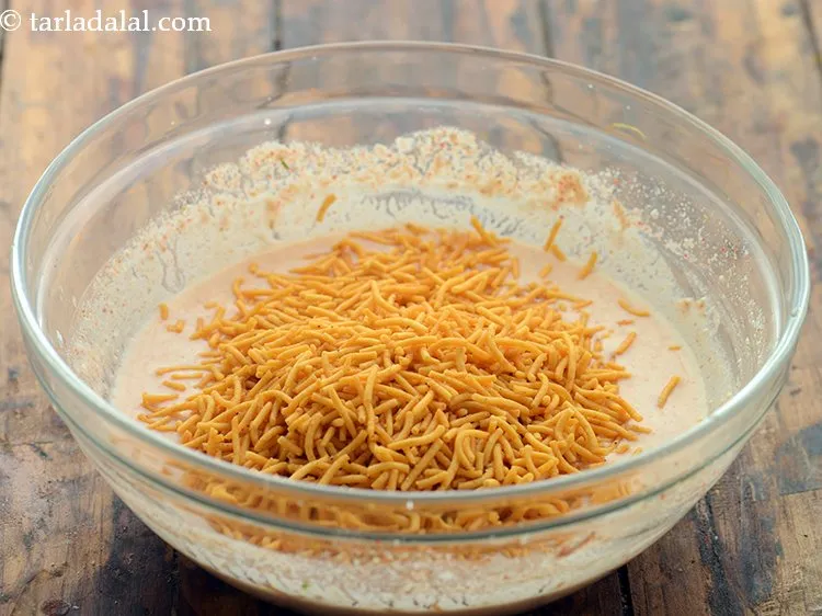 Step 7 – Add aloo bhujiya sev.