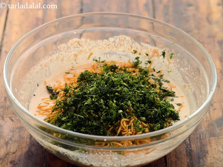 Step 8 – Add coriander. It will provide a hint of freshness to our bhujiya raita.