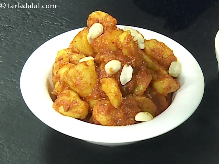 Step 25 – Garnish it with 2 tbsp&nbsp;<a href="https://www.tarladalal.com/glossary-salted-peanuts-khara-shing-khara-singdana-salted-groundnuts-933i">salted peanuts</a>.