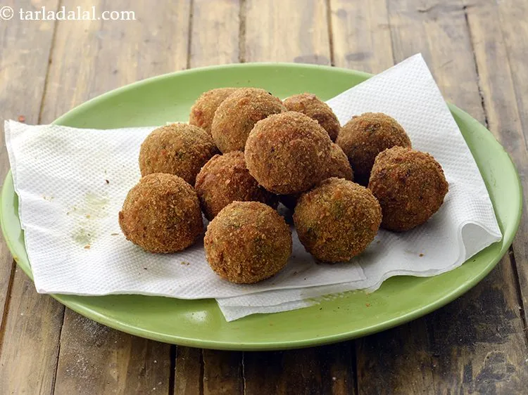 Step 37 – Drain <strong>veg biryani balls</strong> on an absorbent paper.