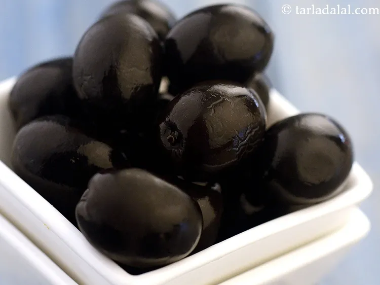 Step 32 – Spread 1 tbsp <a href="https://www.tarladalal.com/glossary-black-olives-kale-jaitun-449i">black olives</a> evenly over it.