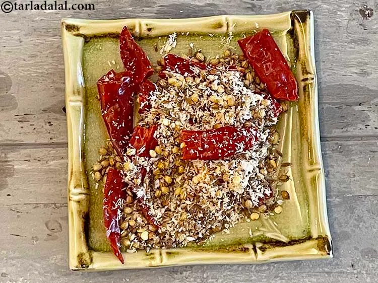 स्टेप 13 – एक प्लेट में डालें और पूरी तरह से ठंडा करें।