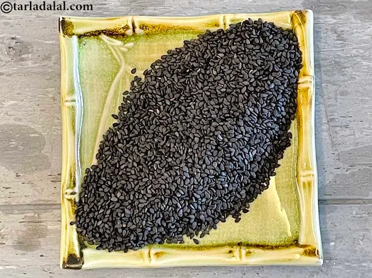 स्टेप 6 – एक प्लेट में डालें और पूरी तरह से ठंडा करें।