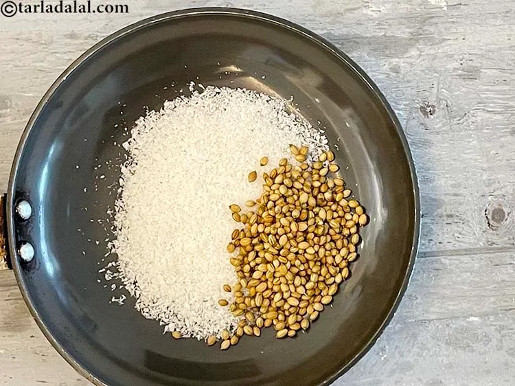स्टेप 8 – १ टेबल-स्पून&nbsp;<a href=""https://www.tarladalal.com/glossary-coriander-seeds-dhania-ke-beej-dhania-seeds-akha-dhania-hindi-371i"">धनिया के बीज</a>&nbsp;डालें।