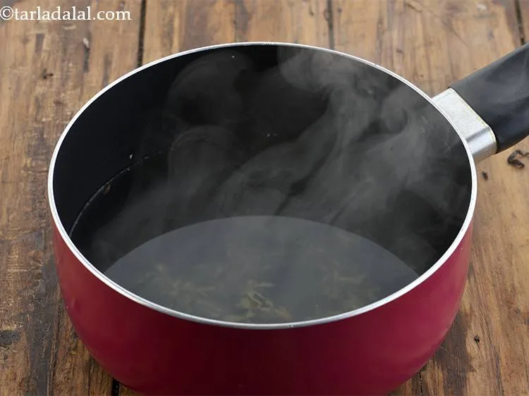 Step 8 – Let the <strong>Black Tea</strong> leaves steep for about 2 &frac12; to 3 minutes.