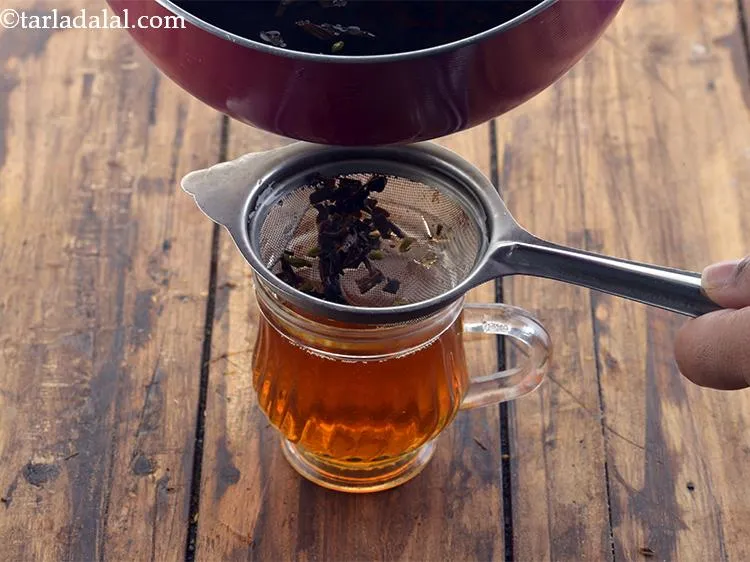 Step 17 – Strain the tea using a tea strainer. Pour the&nbsp;<strong>black tea</strong>&nbsp;into your cups.