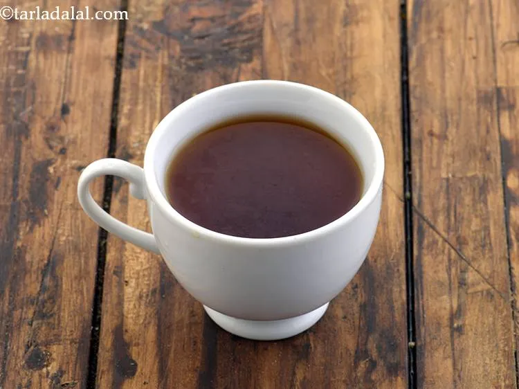 Step 9 – Pour the black tea into your cups.