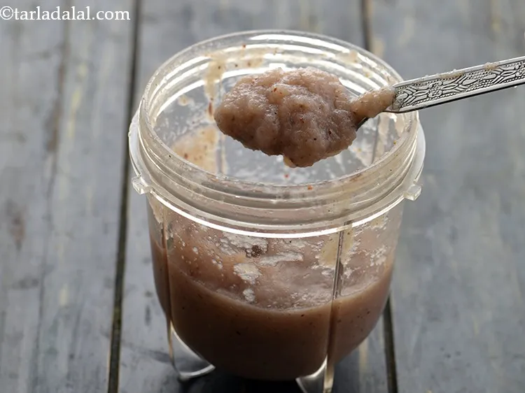 Step 11 – Blend until smooth puree.<strong> Boiled onion paste</strong> is now ready.