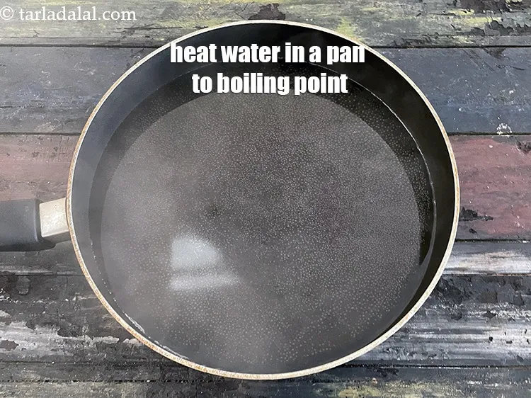 Step 4 – <meta charset="UTF-8" />Heat water in a pan and bring to boiling point.&nbsp;<br /> &nbsp;