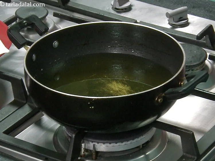 Step 16 – <p>For frying the&nbsp;<strong>urad dal bonda | ulundu bonda |&nbsp;South Indian style urad dal bonda |&nbsp;minapappu …