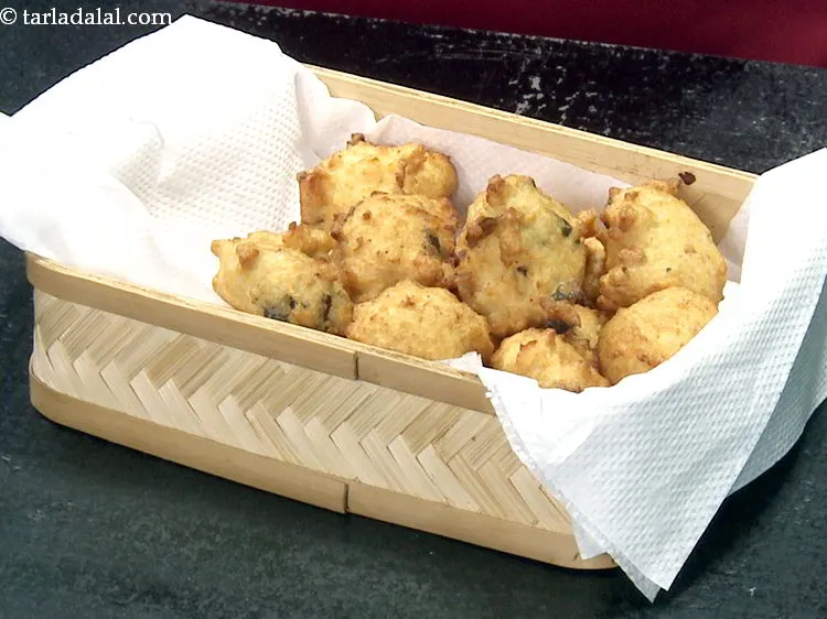 Step 22 – <p>Prepare all the bondas similarly with the remaining batter.</p>