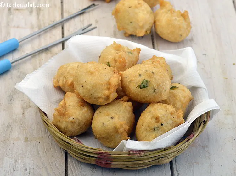 Step 23 – <p>Serve the&nbsp;<strong>urad dal bonda | ulundu bonda |&nbsp;South Indian style urad dal bonda |&nbsp;minapappu punugullu …