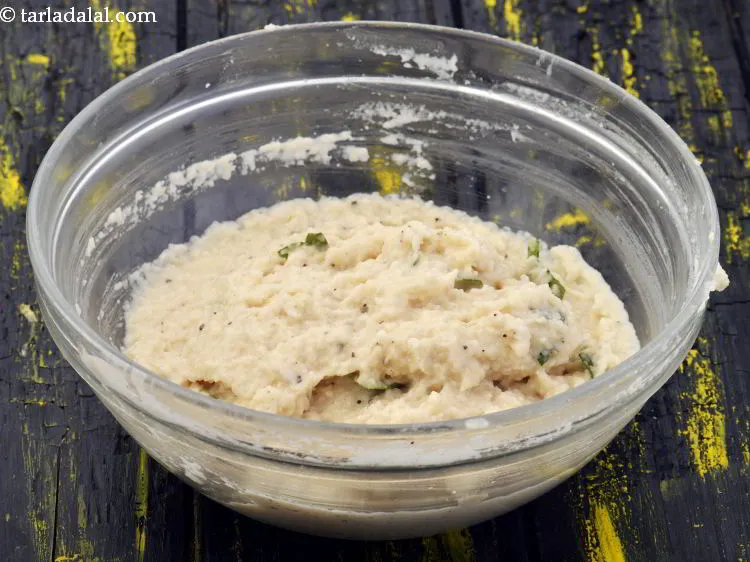 Step 15 – <p>Mix well and our&nbsp;<strong>urad dal bonda | ulundu bonda |&nbsp;South Indian style urad dal bonda …