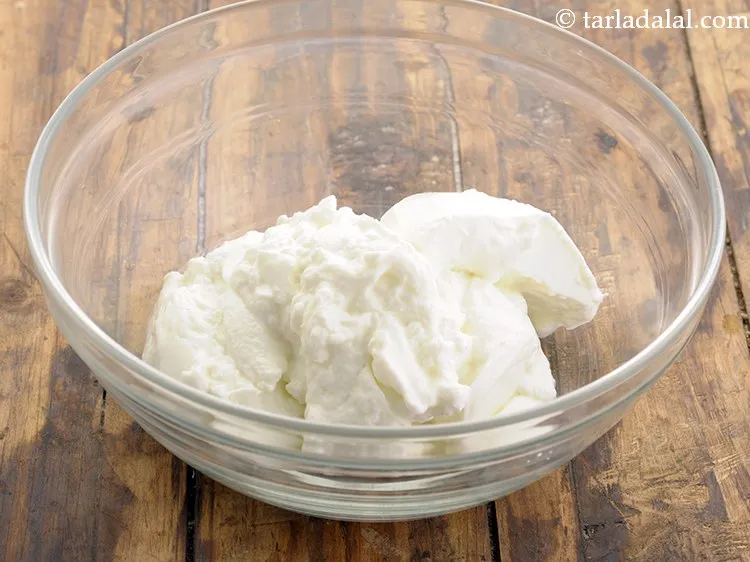 Step 2 – To make&nbsp;<strong>boondi and pomegranate&nbsp;raita recipe |&nbsp;boondi anar raita |</strong>&nbsp;take curd in a bowl.&nbsp;