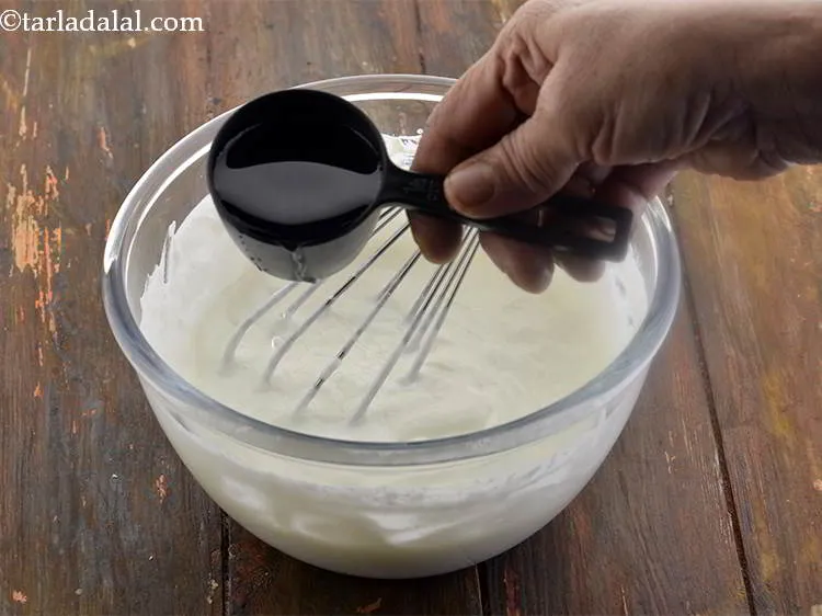 स्टेप 13 – <strong>बूंदी रायता</strong> बनाने के लिए, एक गहरी कटोरी लें और …