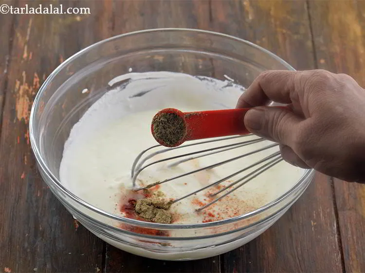 स्टेप 36 – मनपसंद चटपटे स्वाद के लिए १ १/२ टी स्पून चाट …