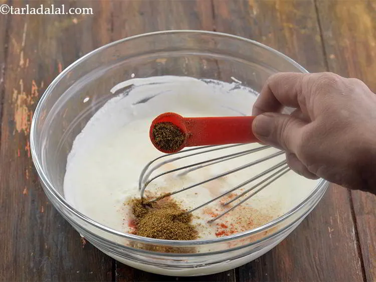 स्टेप 37 – मनचाहे स्वाद के लिए २ टीस्पून जीरा पाउडर मिलाएं।