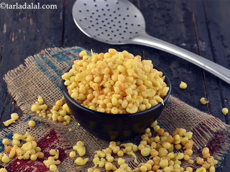 स्टेप 12 – शेष बैटर के साथ अधिक बूंदी बनाने के लिए चरण …