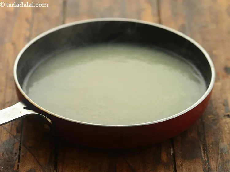 Step 21 – Boil the <strong>healthy dudhi soup</strong> <strong>for babies</strong>&nbsp;on a medium flame for a minute.