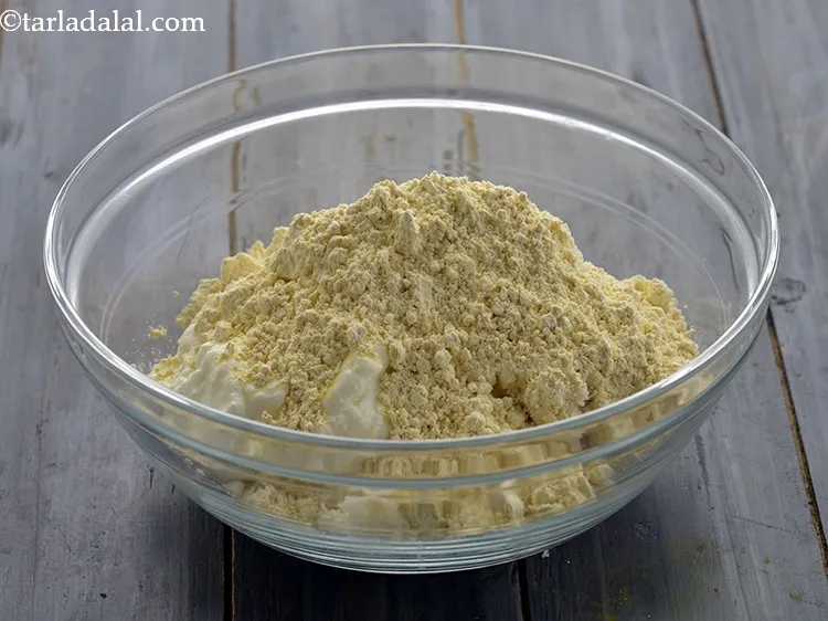 Step 6 – Add the besan. Besan will help in binding together all the ingredients.