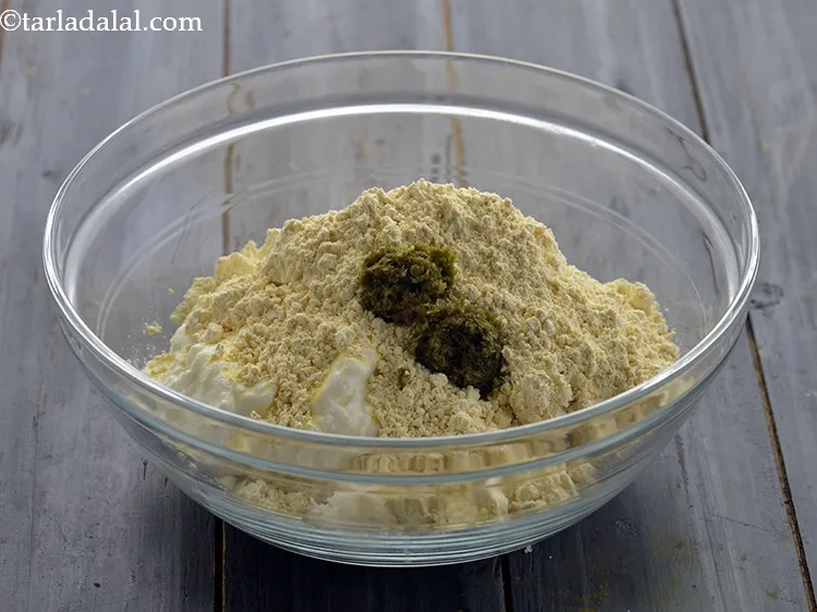 Step 7 – Add the green chilli paste. The quantity can be changed as per your liking.