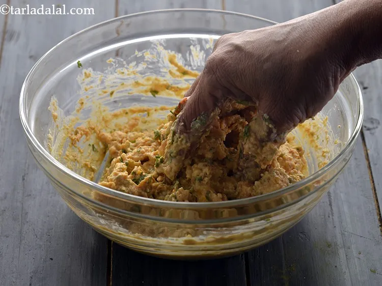 Step 13 – Mix very well till smooth and our <strong>bread bhajiya</strong> batter is now ready.