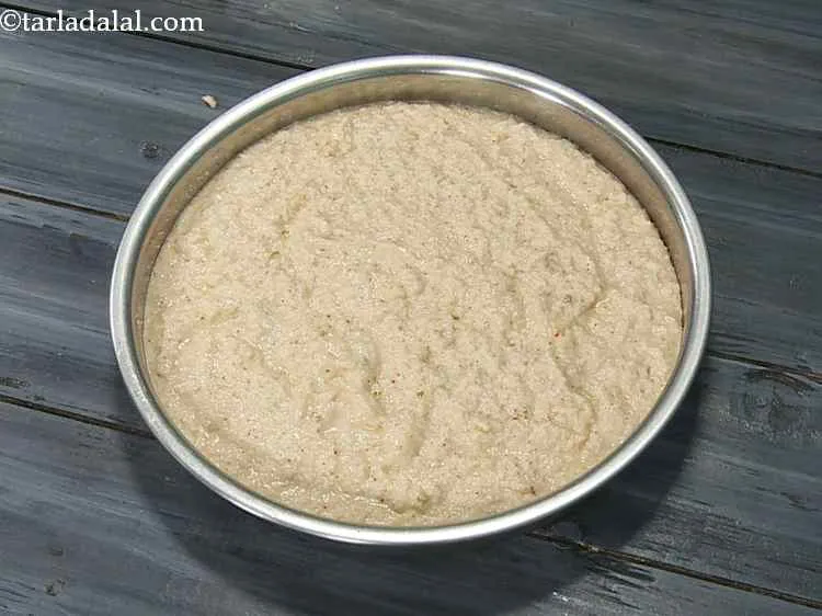 स्टेप 11 – इसे एक समान परत बनाने के लिए फैलाएं।