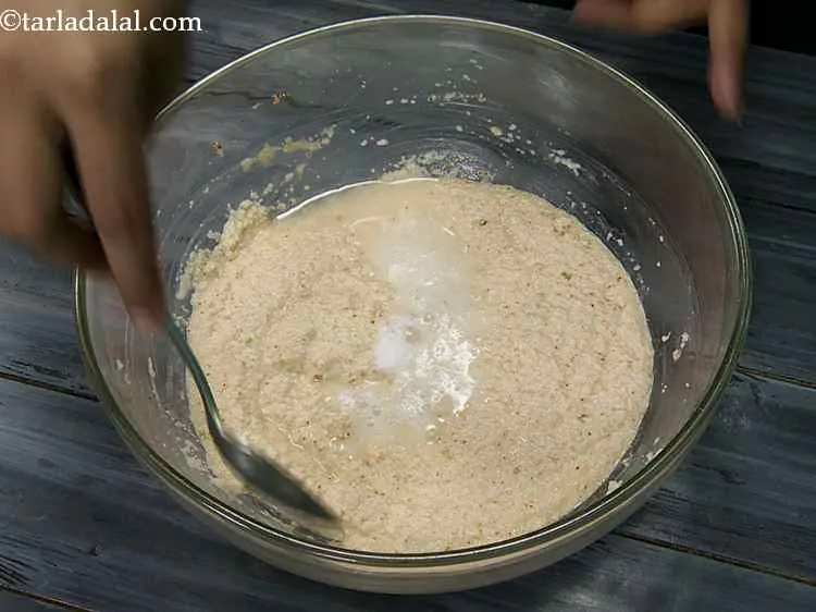 स्टेप 9 – भाप देने से ठीक पहले, फ्रूट सॉल्ट डालें और उसके …