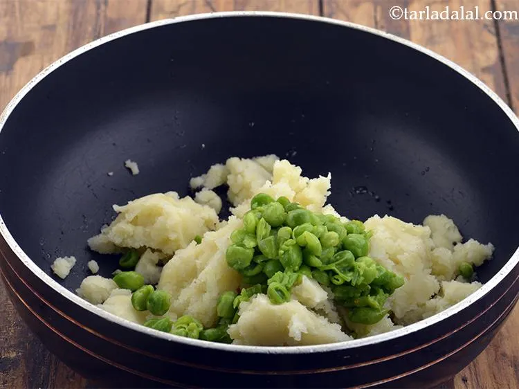 Step 6 – Similarly, add the green peas.