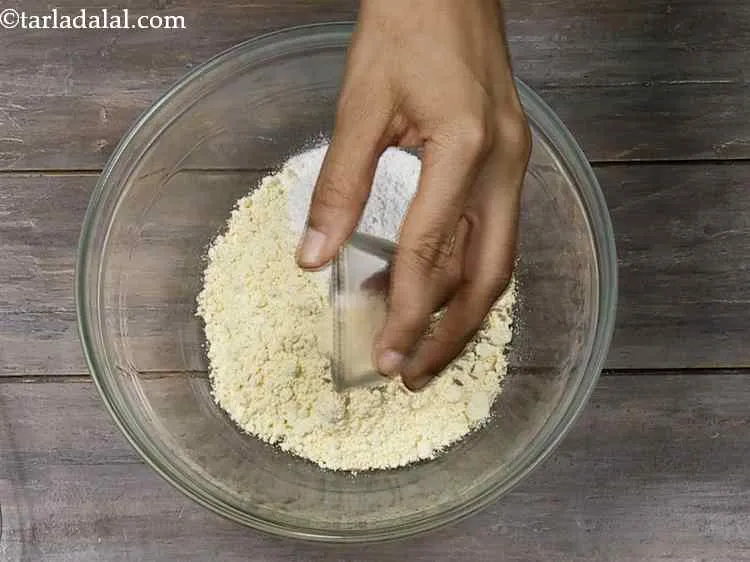 स्टेप 6 – इसके अलावा, हींग डालें जो पाचन में सहायक है।