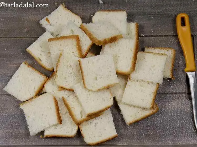 स्टेप 2 – एक तेज चाकू का उपयोग करके प्रत्येक ब्रेड स्लाइस को …