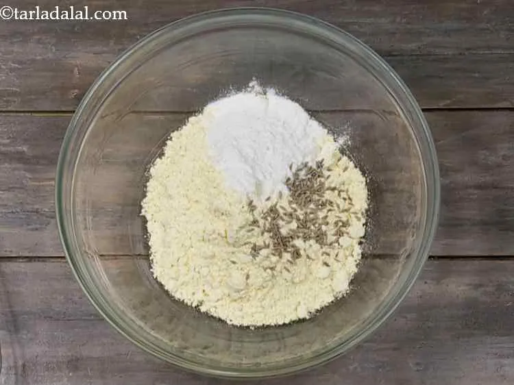 स्टेप 5 – अब इसमें जीरा डालें। वैकल्पिक रूप से, आप अजवाइन भी …