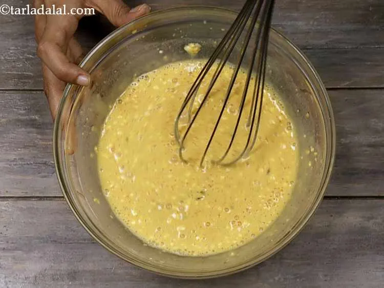 स्टेप 21 – एक व्हिस्क का उपयोग करके, एक बैटर बनाने के लिए …