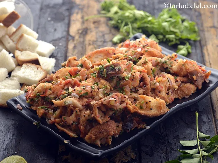 Step 19 – Serve the microwave&nbsp;<strong>Bread Upma In Microwave</strong>&nbsp;immediately.
