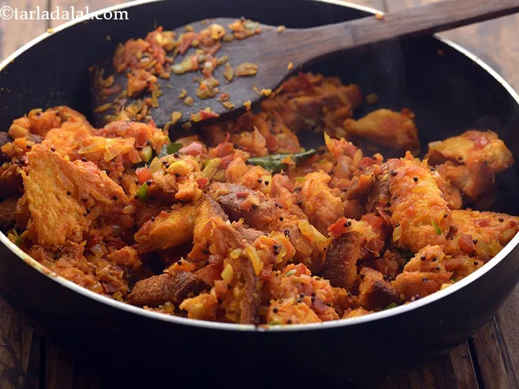 Step 19 – Mix well and cook the <strong>quick</strong>&nbsp;<strong>Bread Upma</strong> on a medium flame for 1 minute, while …