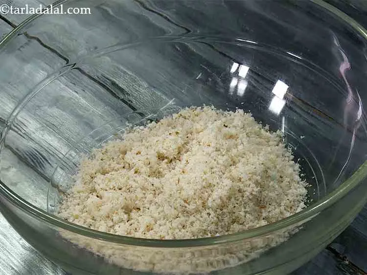 स्टेप 1 – <strong>ब्रेड ढोकला रेसिपी</strong> बनाने के लिए | <strong>इंस्टंट ब्रेड ढोकला …