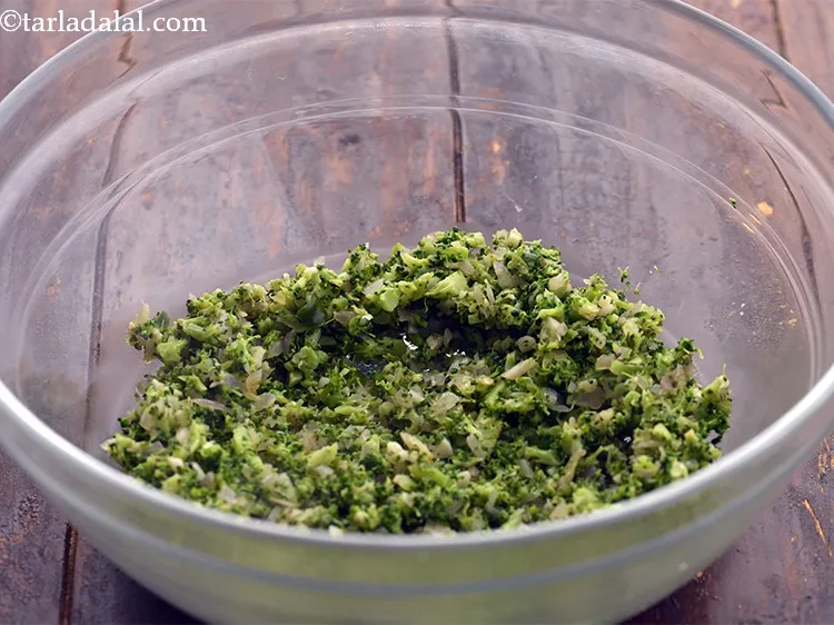 स्टेप 13 – आँच से हठाकर, एक गहरे बाउल में निकालकर पूरी तरह …