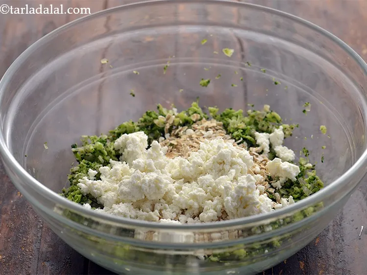 स्टेप 15 – पनीर डालें।