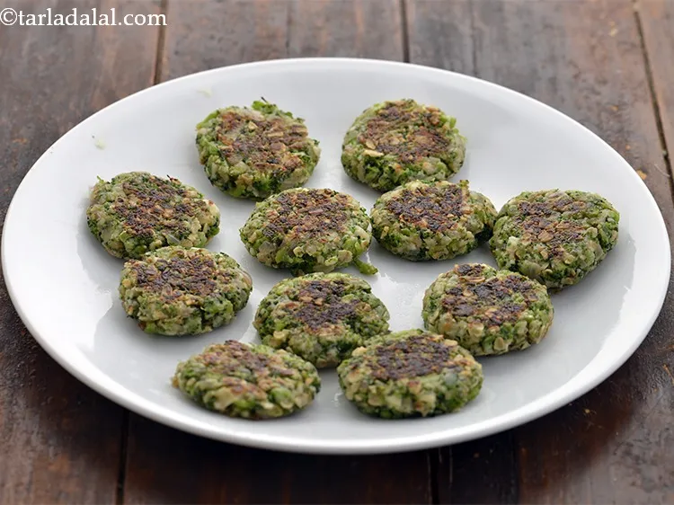 स्टेप 23 – <strong>ब्रोकोली पनीर टिक्की रेसिपी&nbsp;|&nbsp;ब्रोकोली टिक्की&nbsp;|&nbsp;ब्रोकोली ओट्स पनीर टिक्की&nbsp;|&nbsp;हेल्दी नाश्ता&nbsp;|&nbsp;</strong> थाली …