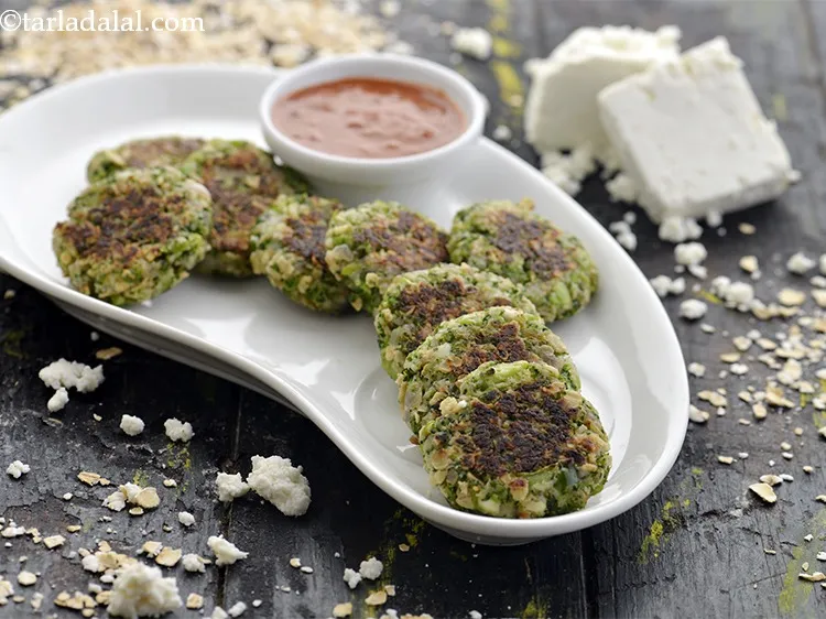 स्टेप 24 – <strong>ब्रोकोली पनीर टिक्की</strong>&nbsp;को हरी चटनी और लहसुन की चटनी के …