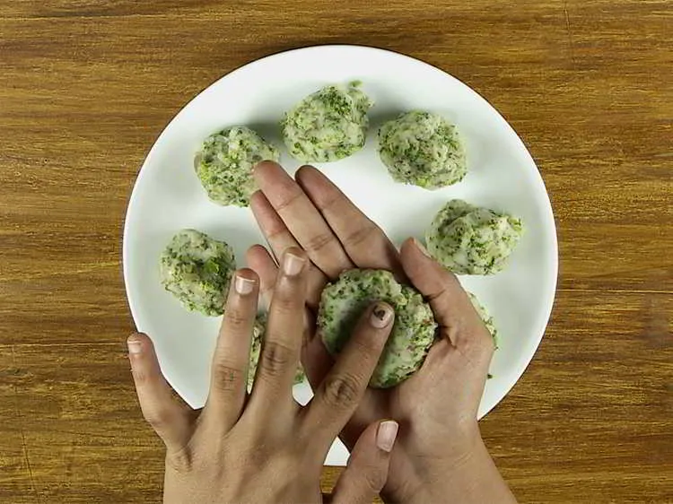 Step 15 – Press a little in the center to make a depression.