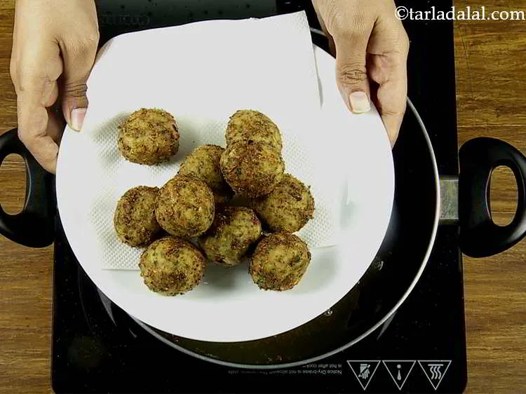 Step 23 – Drain the <strong>Broccoli Cheese Balls</strong> on an absorbent paper.