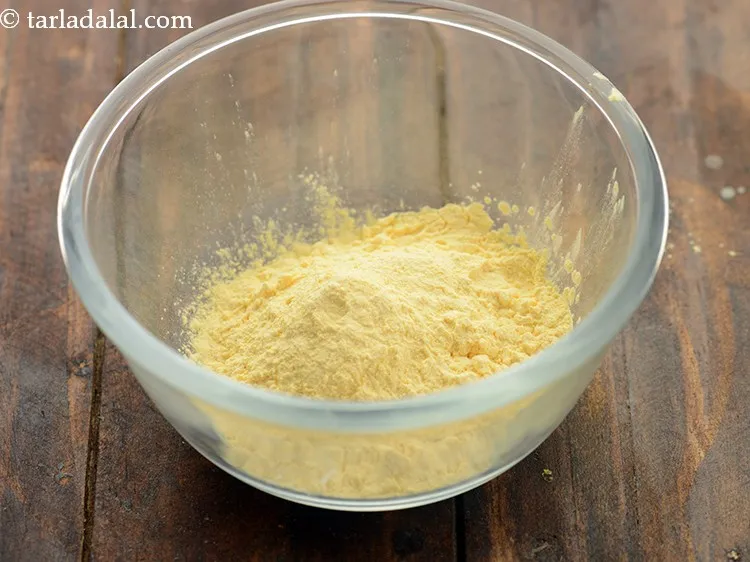 स्टेप 1 – एक छोटे कटोरे में कस्टर्ड पाउडर लें। यदि आपके पास …