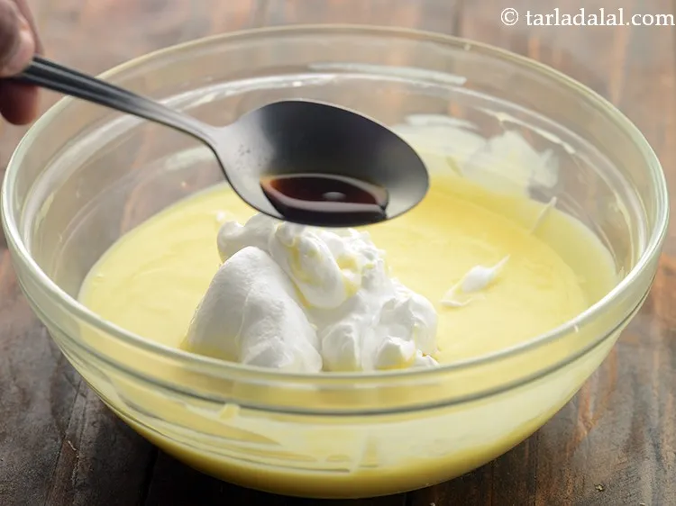 स्टेप 20 – वैनिला एसेंस डालें। यदि संभव हो तो एक अच्छा वेनिला …