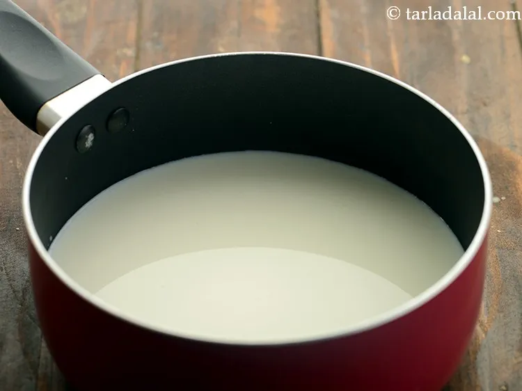 स्टेप 4 – एक चौड़े पैन या सॉस पैन में शेष बचा हुआ …
