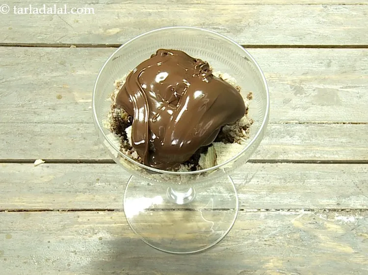 Step 3 – Pour 2 tbsp of nutella evenly over it. If you do not like this hazelnut …