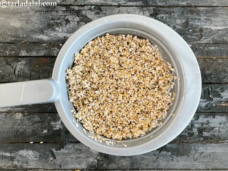 Step 7 – <meta charset="UTF-8" />Drain the excess water using a strainer.&nbsp;