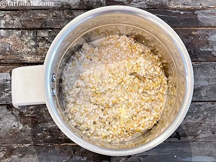 स्टेप 12 – कुट्टू - दही मिश्रण को मिक्सर जार में डालें।