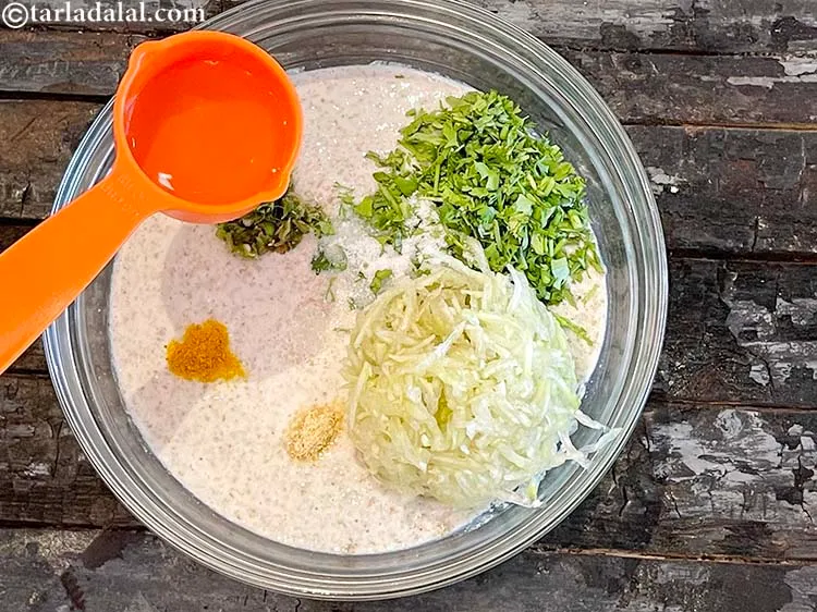 स्टेप 21 – १ टेबल-स्पून पानी डालें।